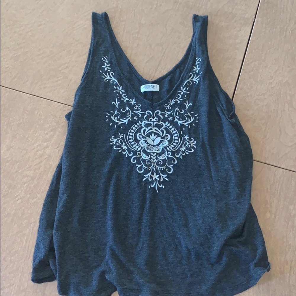 Cute gray tank top!